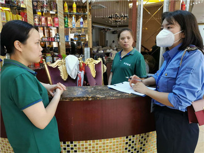 專項檢查生鮮市場與住宿服務，筑牢疫情防控防線